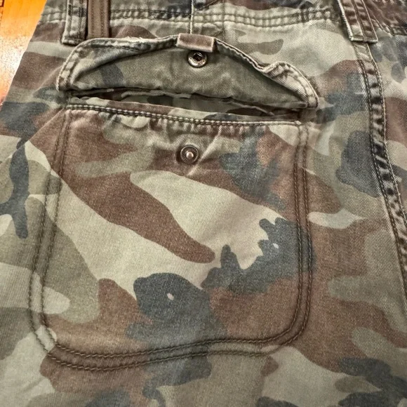 Men's Quicksilver Camouflage Cargo Shorts - Size 32 - Picture 7 of 11
